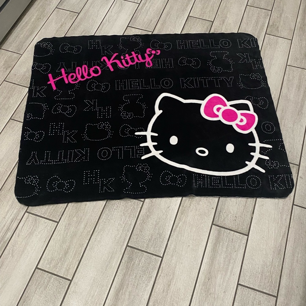 Hello Kitty throw 44x40